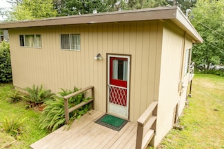 37365 4th St, Nehalem, OR 97131