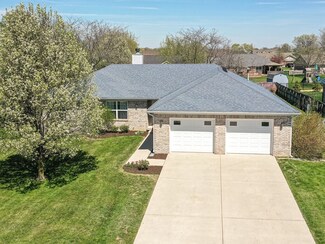 4097 S Amber Ct, New Palestine, IN 46163
