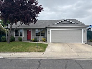 2225 New Haven Dr, Central Point, OR 97502