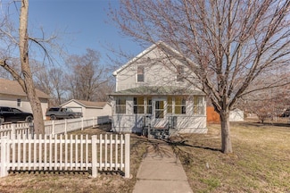 211 E Center St, Brighton, IL 62012