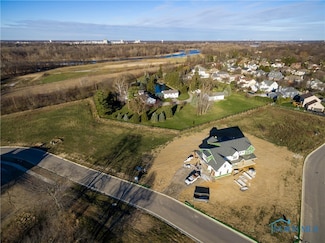 430 Delaware Dr, Perrysburg, OH 43551