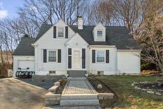 17 Sunny Hill Dr, Worcester, MA 01602