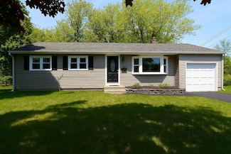 352 Bay Ave, Patchogue, NY 11772