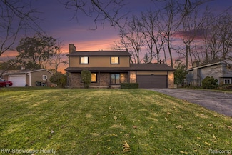 3906 Westlyn Dr, Lake Orion, MI 48359
