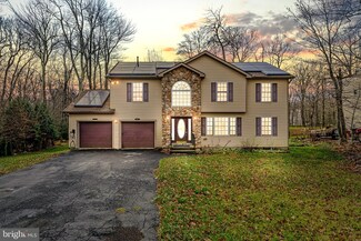 2127 Warwick Cir, Tobyhanna, PA 18466