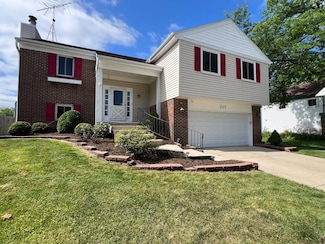 227 Augusta Dr, Vernon Hills, IL 60061