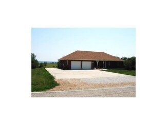 27311 E Bundschu Rd, Buckner, MO 64016