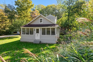 17 Fourth Rd, Greenwood Lake, NY 10925