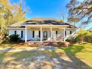 202 N Live Oak St, Geneva, AL 36340