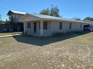 1813 1st St, Zapata, TX 78076