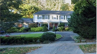 96 Washington Ave, Garden City, NY 11530