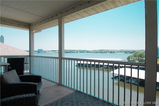 418 Regatta Bay Dr Unit 4A, Lake Ozark, MO 65049