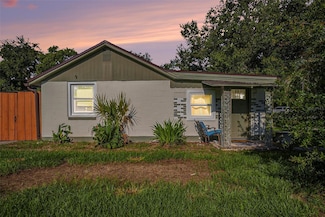 5651 6th St, Zephyrhills, FL 33542