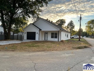 2196 3rd St, Seelyville, IN 47878