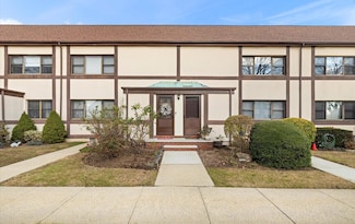 127 15th St Unit E 2, Garden City, NY 11530