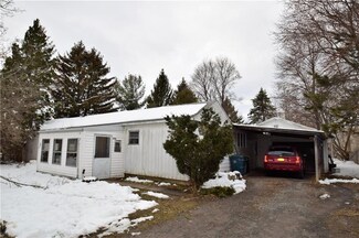 4186 Pine Tree Dr, Shortsville, NY 14548