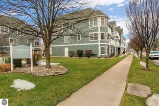 100 Hope St Unit 10, Traverse City, MI 49686