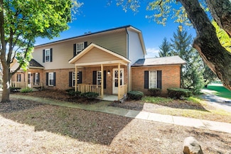 1172 Worthington Woods Blvd, Columbus, OH 43085