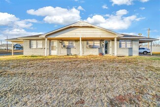 411 E 3rd St, Hydro, OK 73048