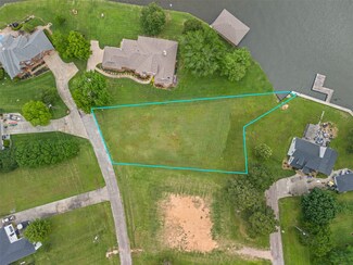 14144 Waterview Dr, Willis, TX 77318