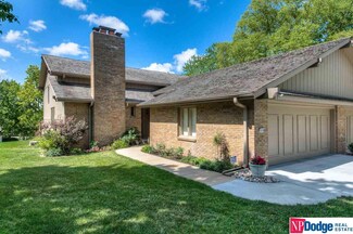 10250 Fieldcrest Dr, Omaha, NE 68114