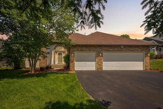 1127 Ridge Bluff Dr, Chaska, MN 55318