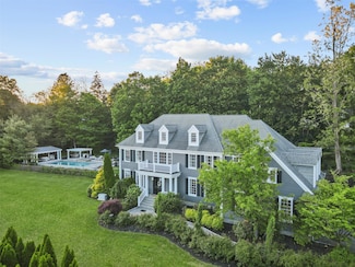 2 Cerf Ln, Mount Kisco, NY 10549
