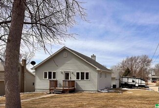 503 S 3rd St, Moville, IA 51039