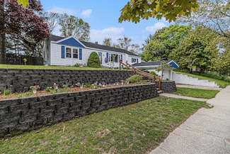 299 5th Ave, Manistee, MI 49660