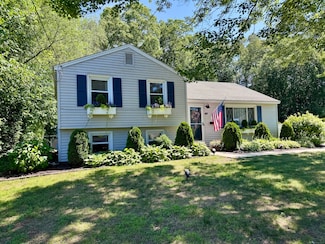 44 Coolidge St, Windsor Locks, CT 06096