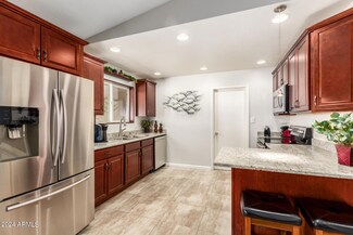 239 W Kristal Way, Phoenix, AZ 85027