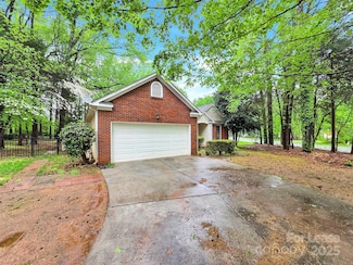 6520 White Pine Ln, Charlotte, NC 28262