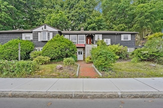 577 Grove St, Worcester, MA 01605