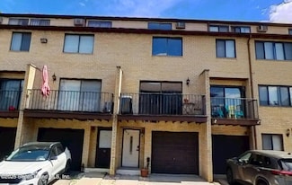 24 Arielle Ln Unit 136, Staten Island, NY 10314