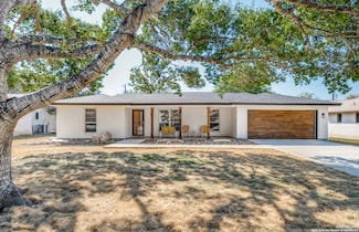 129 Creekside Dr, Boerne, TX 78006