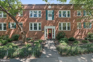1909 N Rhodes St Unit 30, Arlington, VA 22201