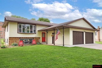 308 308 Ne 18th Ave, Waseca, MN 56093