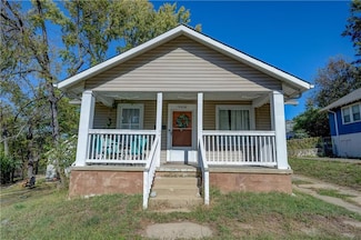 9308 E 16th St S, Independence, MO 64052