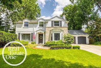 348 Touraine Rd, Grosse Pointe Farms, MI 48236