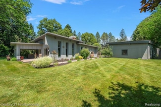 451 Markwood Dr, Oxford, MI 48370