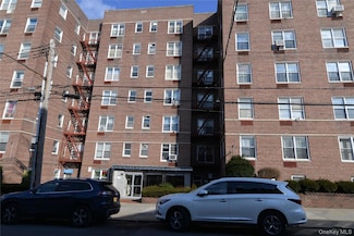 63-45 Saunders St Unit 3G, Rego Park, NY 11374