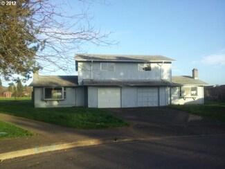 832 N Cloverleaf Loop, Springfield, OR 97477