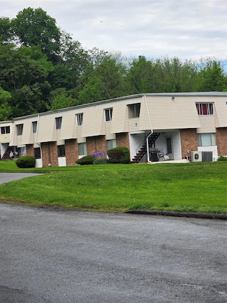 708 Cortland Dr Unit 7H, Newburgh, NY 12550