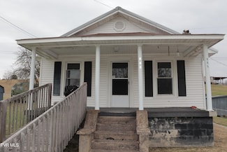 865 Baker Ridge Rd, Clintwood, VA 24228