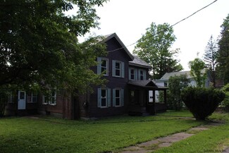 40 Maple St, Broadalbin, NY 12025