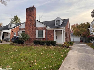1787 Stanhope St, Grosse Pointe Woods, MI 48236