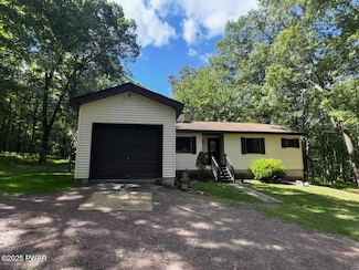 214 Lower Lakeview Dr, Hawley, PA 18428