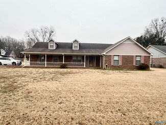 1001 Cedarwood Dr SW, Decatur, AL 35603