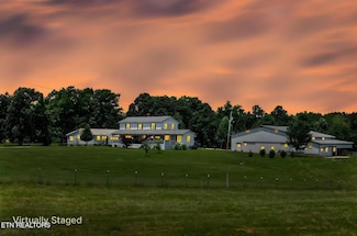 1292 Deer Lodge Hwy, Sunbright, TN 37872