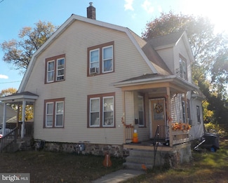 140 142 W Jefferson St, Paulsboro, NJ 08066